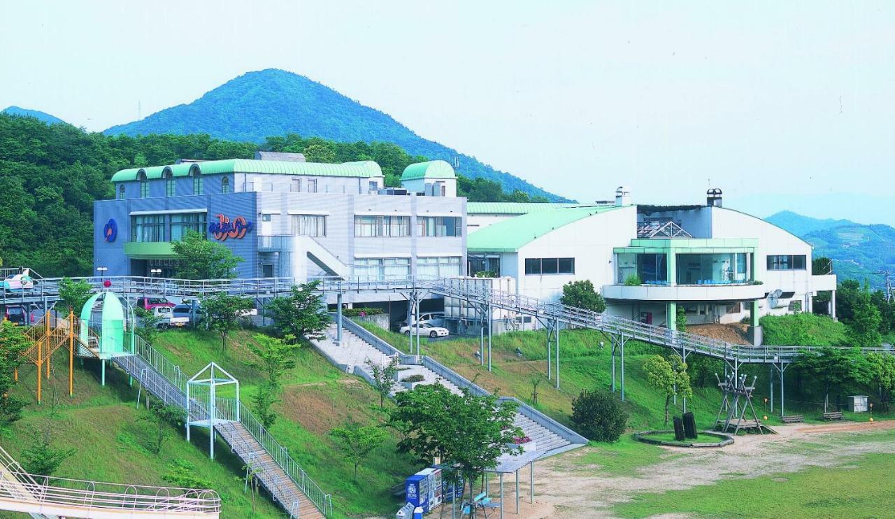 Michi No Eki Fureai Park Mino Hotel Mitoyo Buitenkant foto